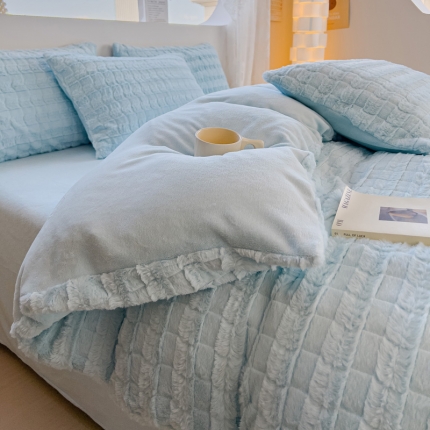 91家纺网 家纺一手货源 找家纺 （总） 大米家居 2023高克重牛奶绒兔兔绒方格系列雕花绒兔毛四件套