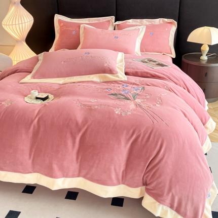 91家纺网 家纺一手货源 找家纺 2024牛奶绒刺绣四件套8.5斤加厚全工艺消光牛奶绒面料宝宝法兰水晶绒 幸福传递-浅粉