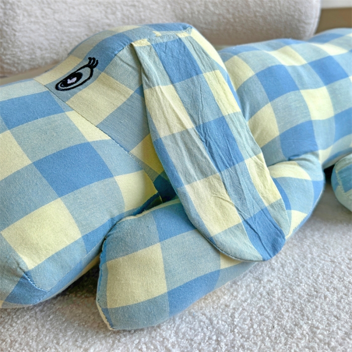 91家纺网 家纺一手货源 找家纺 三沁 2023直播爆款福利款纯棉色织水洗棉格子小萌狗趴趴狗 浅绿黄中格