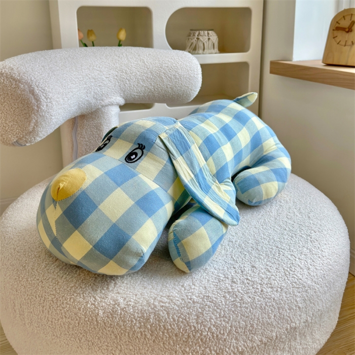 91家纺网 家纺一手货源 找家纺 三沁 2023直播爆款福利款纯棉色织水洗棉格子小萌狗趴趴狗 浅绿黄中格