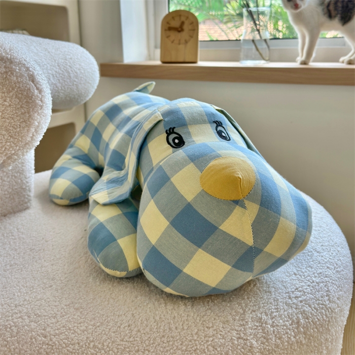 91家纺网 家纺一手货源 找家纺 三沁 2023直播爆款福利款纯棉色织水洗棉格子小萌狗趴趴狗 浅绿黄中格