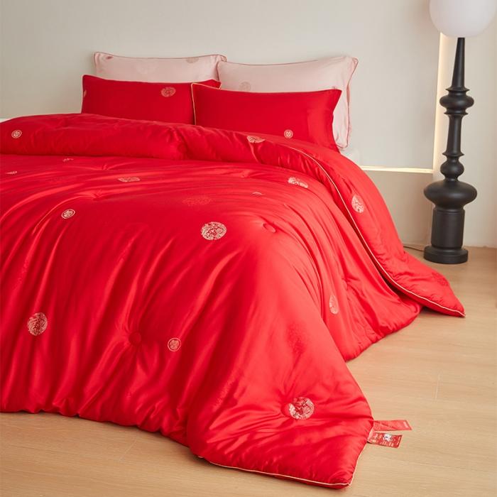 91家纺网 家纺一手货源 找家纺 新款 100支天丝棉大提花蚕丝大豆被婚庆结婚喜庆大红秋冬被芯婚庆被 百年好合红色