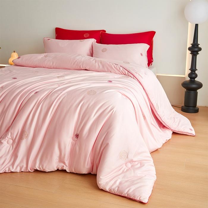 91家纺网 家纺一手货源 找家纺 新款 100支天丝棉大提花蚕丝大豆被婚庆结婚喜庆大红秋冬被芯婚庆被 百年好合粉色