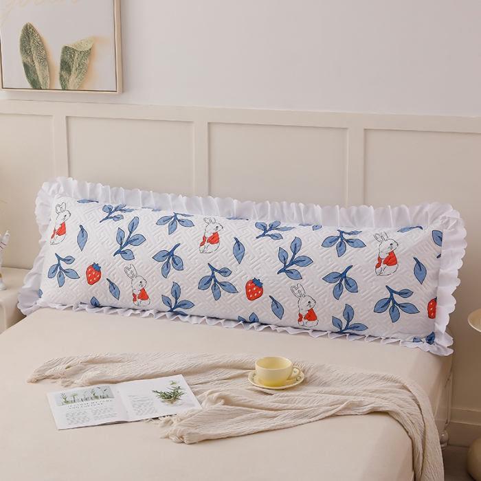 91家纺网 家纺一手货源 找家纺 艾兜坊 2023新款磨毛夹棉花边双人枕套 草莓兔