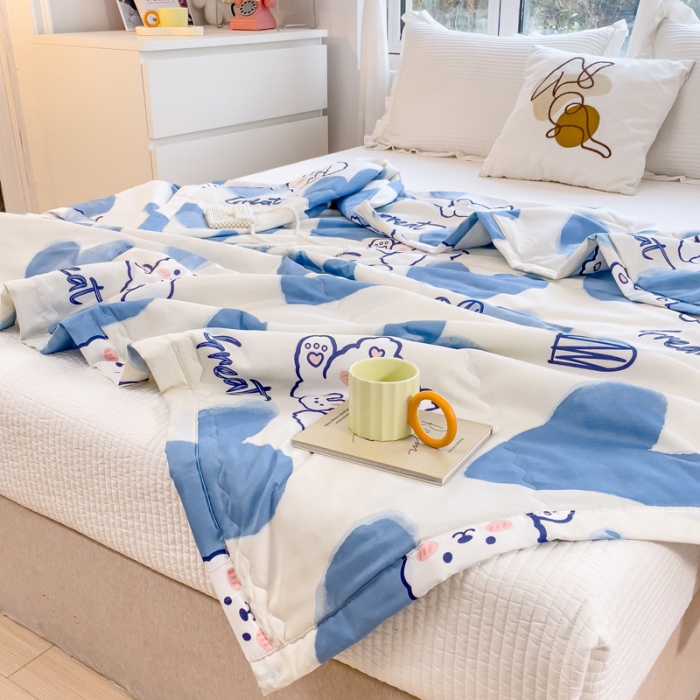 91家纺网 家纺一手货源 找家纺 艾兜坊2023新款水洗棉夏被爱心小熊