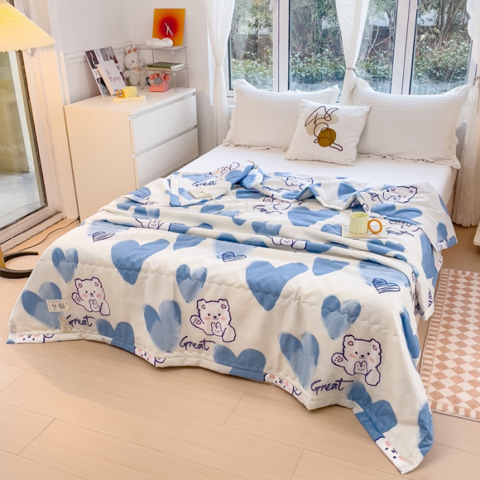 91家纺网 家纺一手货源 找家纺 艾兜坊2023新款水洗棉夏被爱心小熊