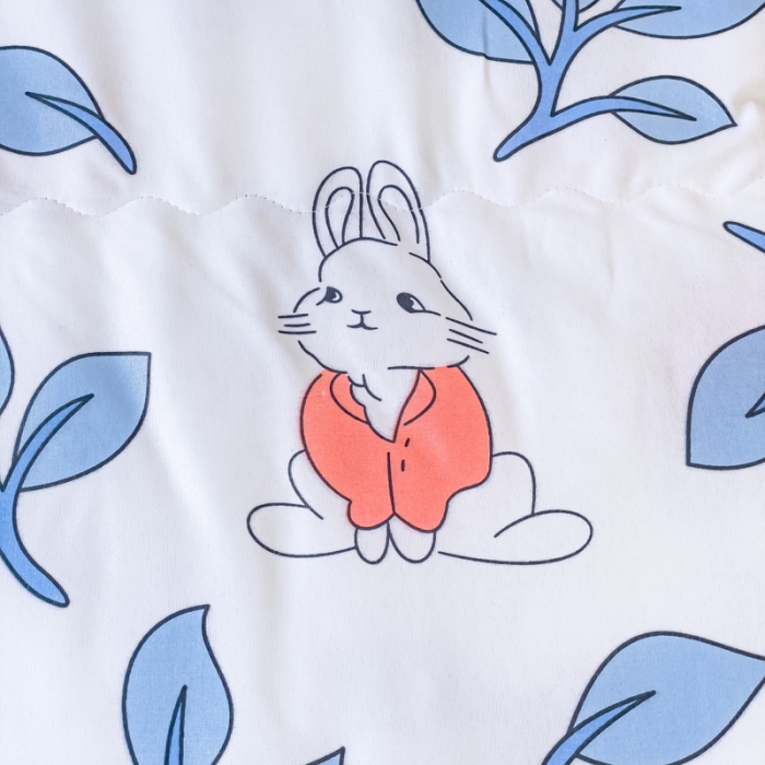 91家纺网 家纺一手货源 找家纺 艾兜坊2023新款水洗棉夏被草莓小兔