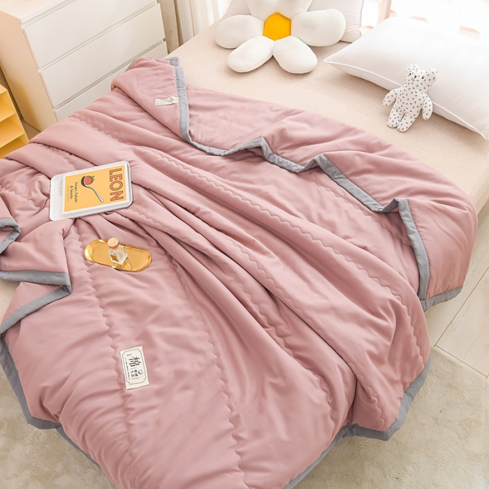 91家纺网 家纺一手货源 找家纺 艾兜坊2023新款水洗棉夏被豆沙