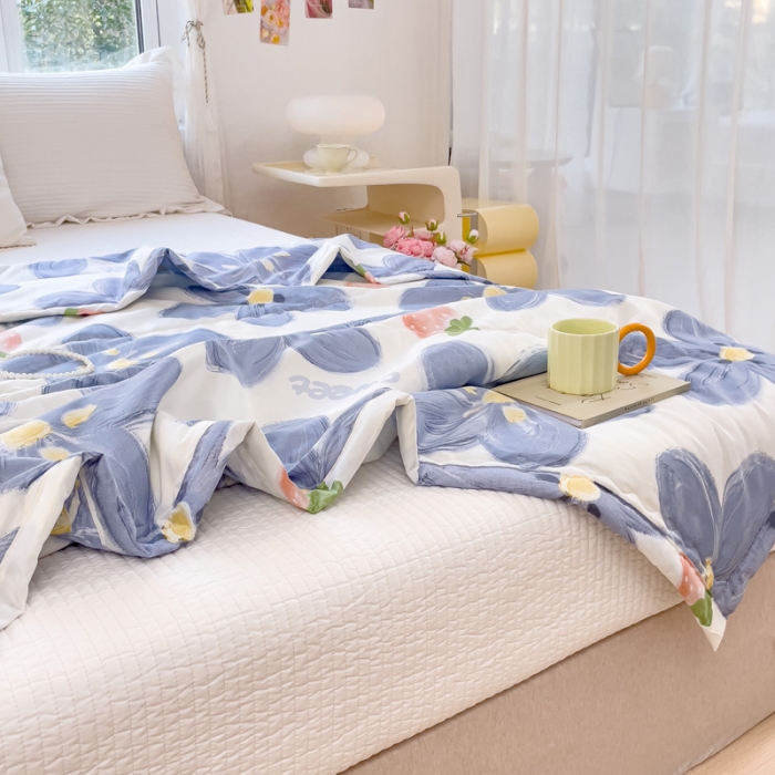 91家纺网 家纺一手货源 找家纺 艾兜坊2023新款水洗棉夏被兰莓之恋