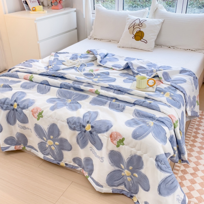 91家纺网 家纺一手货源 找家纺 艾兜坊2023新款水洗棉夏被兰莓之恋