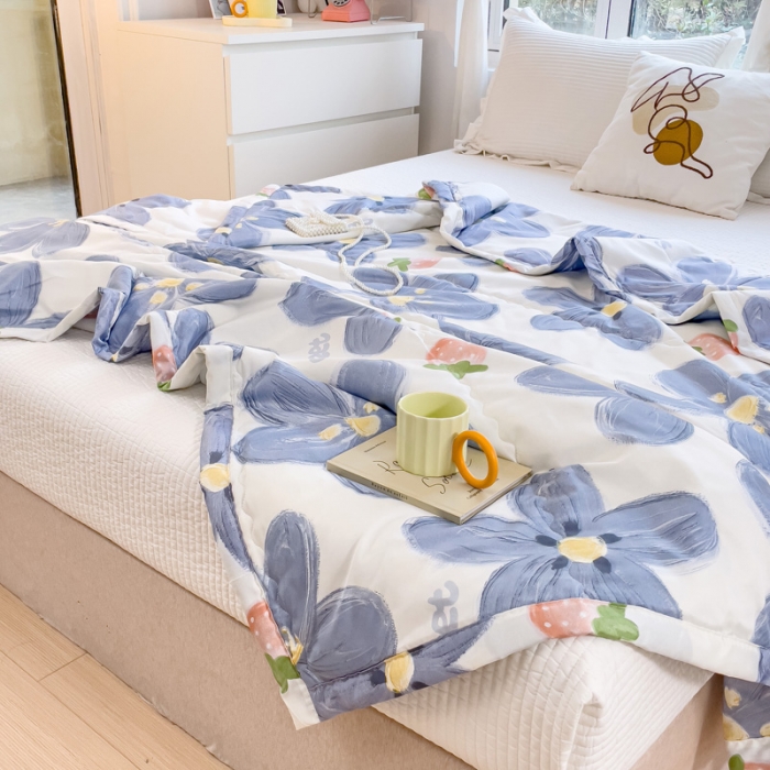 91家纺网 家纺一手货源 找家纺 艾兜坊2023新款水洗棉夏被兰莓之恋