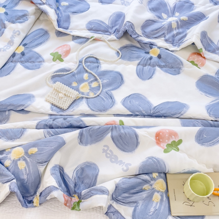 91家纺网 家纺一手货源 找家纺 艾兜坊2023新款水洗棉夏被兰莓之恋