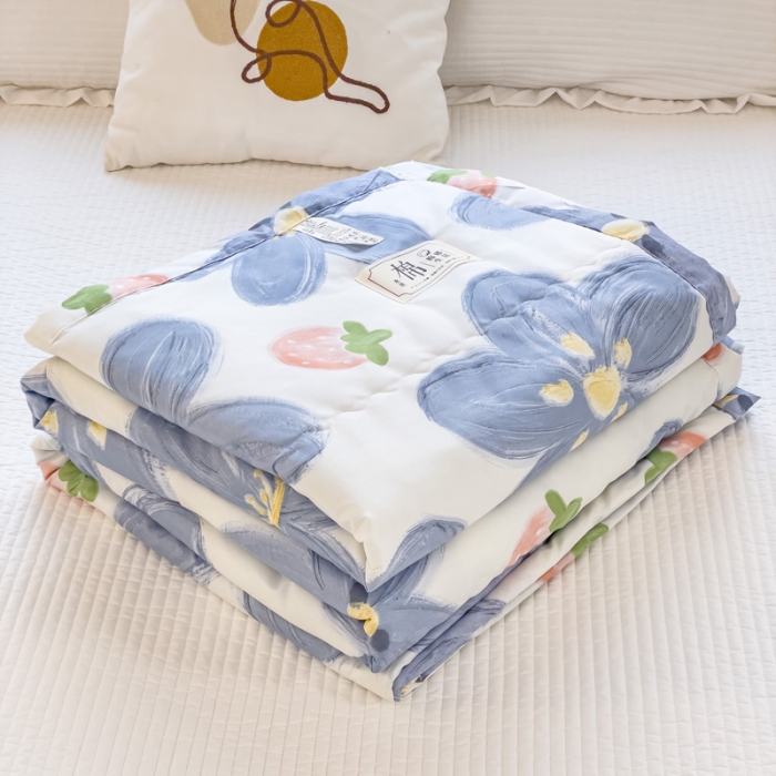 91家纺网 家纺一手货源 找家纺 艾兜坊2023新款水洗棉夏被兰莓之恋