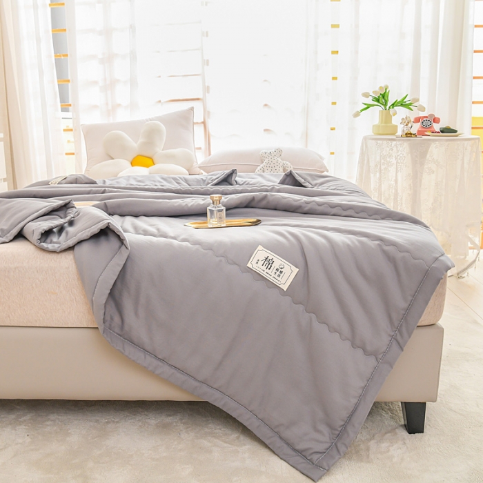91家纺网 家纺一手货源 找家纺 艾兜坊2023新款水洗棉夏被浅灰