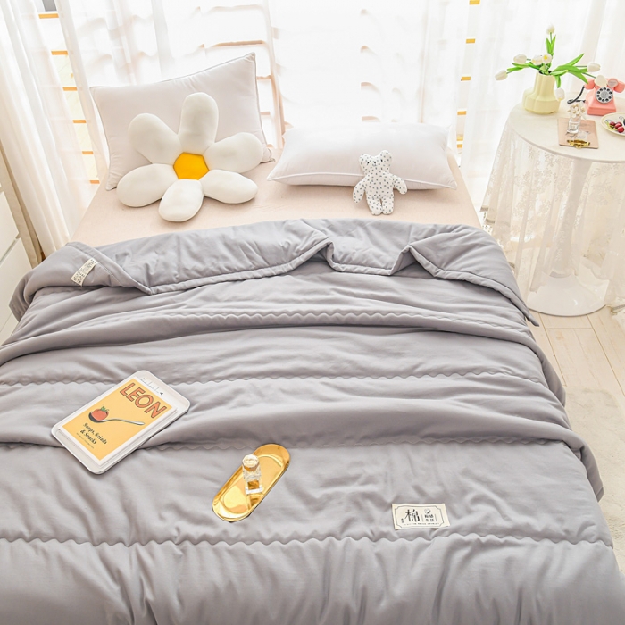 91家纺网 家纺一手货源 找家纺 艾兜坊2023新款水洗棉夏被浅灰