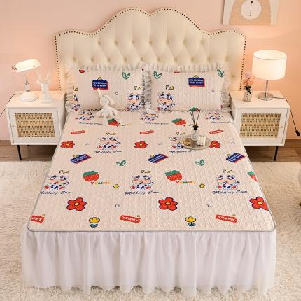 91家纺网 家纺一手货源 找家纺 艾兜坊 2023新款轻柔云感水洗磨毛夹棉床裙草莓妞妞