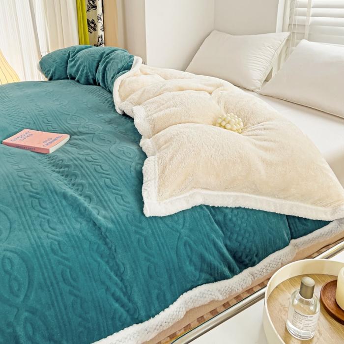 91家纺网 家纺一手货源 找家纺 法澳 2023新款220克牛奶绒雕花烂花多功能单被套 爱莎-宾利蓝