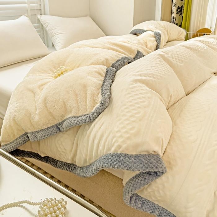 91家纺网 家纺一手货源 找家纺 法澳 2023新款220克牛奶绒雕花烂花多功能单被套 爱莎-米白