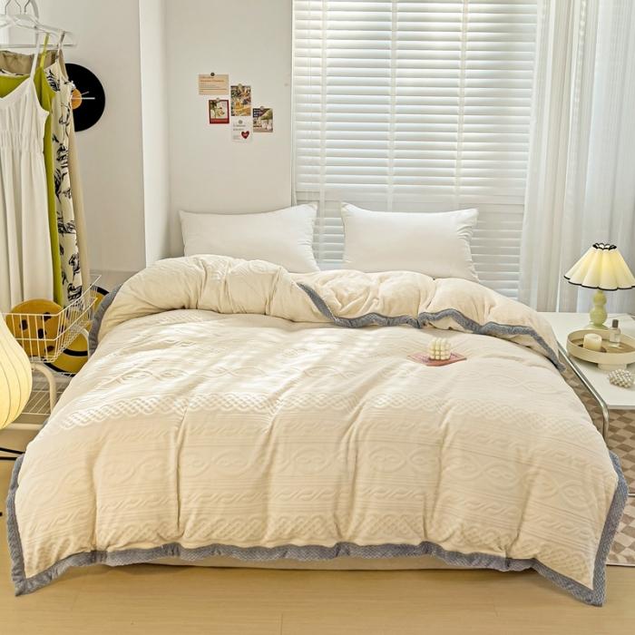 91家纺网 家纺一手货源 找家纺 法澳 2023新款220克牛奶绒雕花烂花多功能单被套 爱莎-米白