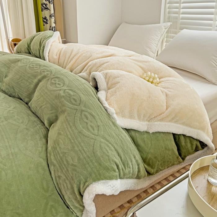 91家纺网 家纺一手货源 找家纺 法澳 2023新款220克牛奶绒雕花烂花多功能单被套 爱莎-牛油果绿