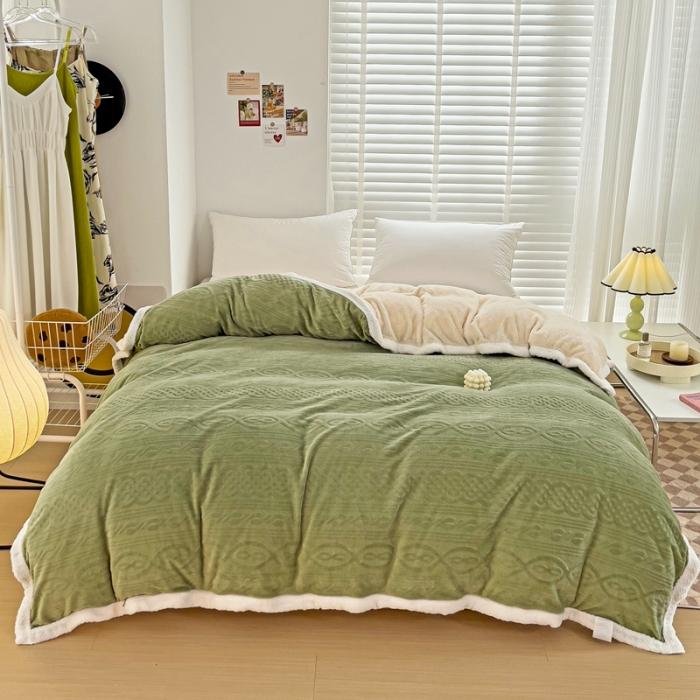 91家纺网 家纺一手货源 找家纺 法澳 2023新款220克牛奶绒雕花烂花多功能单被套 爱莎-牛油果绿