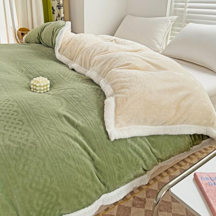 91家纺网 家纺一手货源 找家纺 法澳 2023新款220克牛奶绒雕花烂花多功能单被套 爱莎-牛油果绿