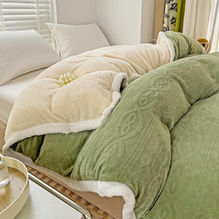 91家纺网 家纺一手货源 找家纺 法澳 2023新款220克牛奶绒雕花烂花多功能单被套 爱莎-牛油果绿