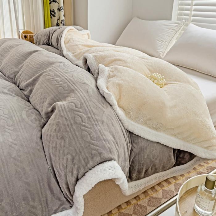 91家纺网 家纺一手货源 找家纺 法澳 2023新款220克牛奶绒雕花烂花多功能单被套 爱莎-浅灰
