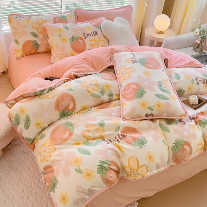 91家纺网 家纺一手货源 找家纺 琪琪阁 2023新款A棉B绒棉加绒牛奶绒四件套单被套 笑脸草莓