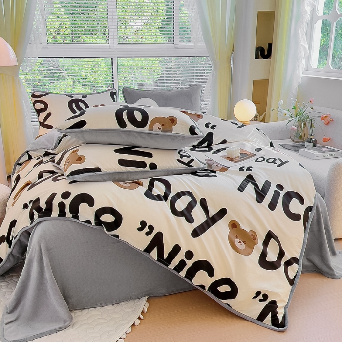 91家纺网 家纺一手货源 找家纺 琪琪阁 2023新款A棉B绒棉加绒牛奶绒四件套单被套 字母熊