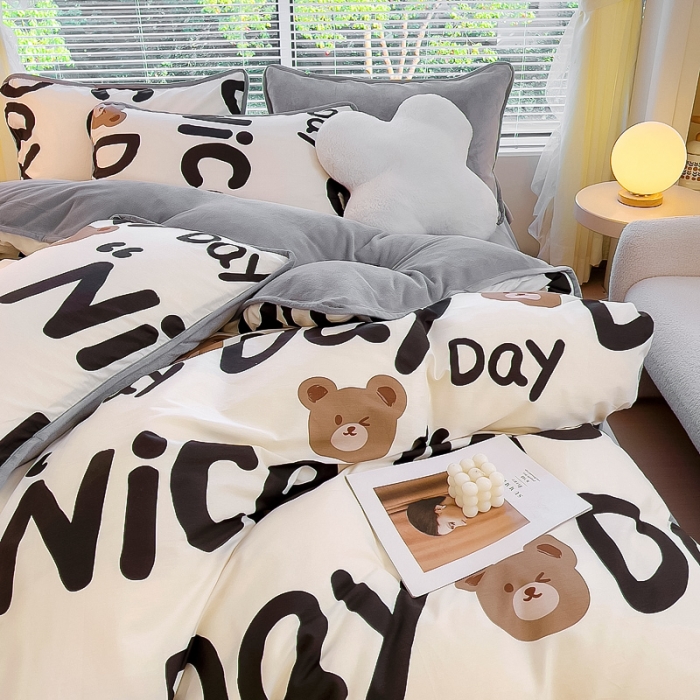 91家纺网 家纺一手货源 找家纺 琪琪阁 2023新款A棉B绒棉加绒牛奶绒四件套单被套 字母熊