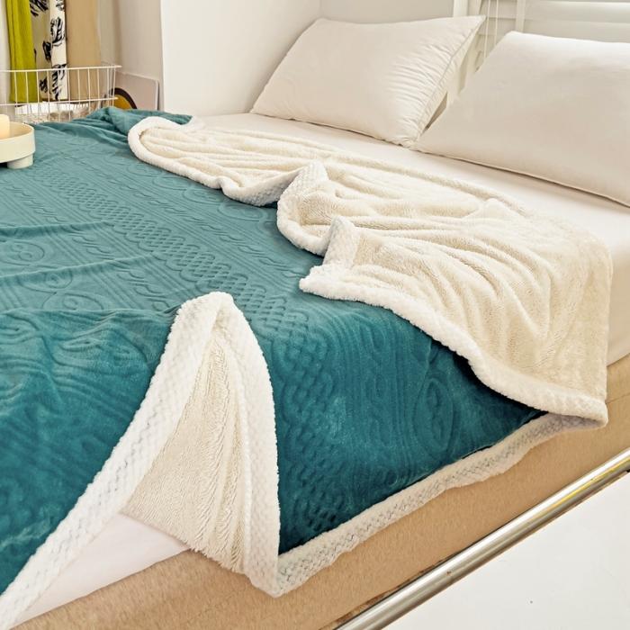 91家纺网 家纺一手货源 找家纺 法澳 2023新款220克牛奶绒雕花烂花毛毯休闲毯 爱莎-宾利蓝