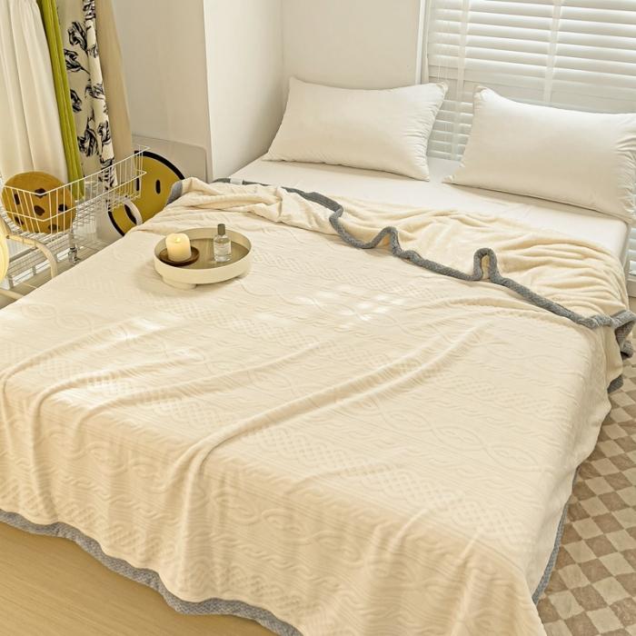 91家纺网 家纺一手货源 找家纺 法澳 2023新款220克牛奶绒雕花烂花毛毯休闲毯 爱莎-米白