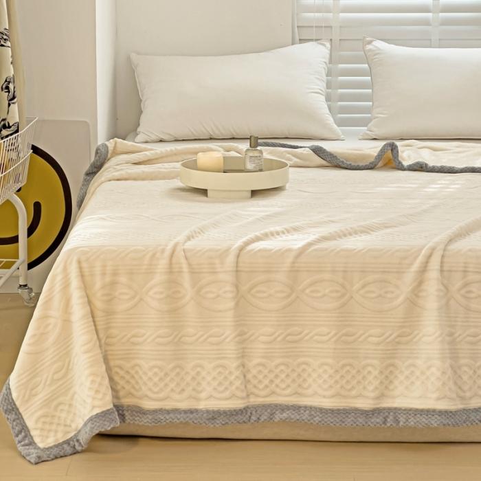 91家纺网 家纺一手货源 找家纺 法澳 2023新款220克牛奶绒雕花烂花毛毯休闲毯 爱莎-米白