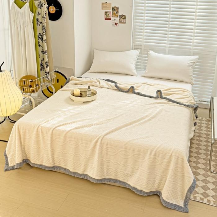 91家纺网 家纺一手货源 找家纺 法澳 2023新款220克牛奶绒雕花烂花毛毯休闲毯 爱莎-米白