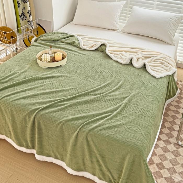 91家纺网 家纺一手货源 找家纺 法澳 2023新款220克牛奶绒雕花烂花毛毯休闲毯 爱莎-牛油果绿