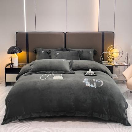 91家纺网 家纺一手货源 找家纺 麦朵 2023绣花牛奶绒四件套兔兔绒四件套法莱绒宽边四件套--典雅系列 典雅-深灰