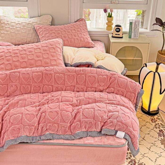 91家纺网 家纺一手货源 找家纺 法澳 2023新款230克塔芙绒被套+牛奶绒夹棉床笠款四件套 藕粉