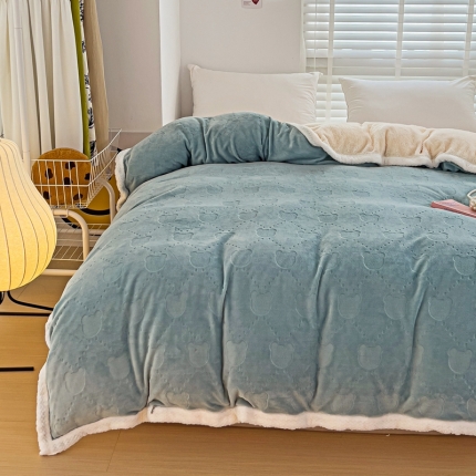 91家纺网 家纺一手货源 找家纺 法澳 2023新款220克牛奶绒雕花烂花多功能单被套 甘比熊-浅灰兰