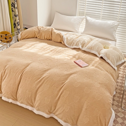91家纺网 家纺一手货源 找家纺 （总）法澳 2023新款220克牛奶绒雕花烂花多功能单被套