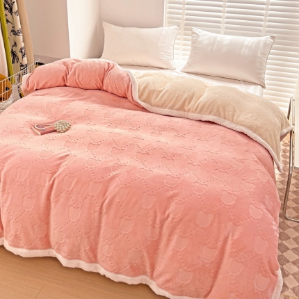 91家纺网 家纺一手货源 找家纺 （总）法澳 2023新款220克牛奶绒雕花烂花多功能单被套