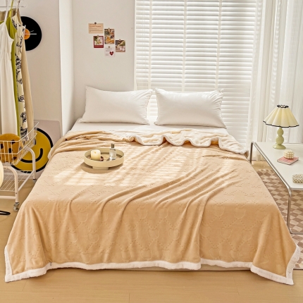 91家纺网 家纺一手货源 找家纺 法澳 2023新款220克牛奶绒雕花烂花毛毯休闲毯 甘比熊-米金