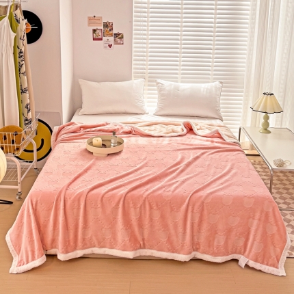 91家纺网 家纺一手货源 找家纺 法澳 2023新款220克牛奶绒雕花烂花毛毯休闲毯 甘比熊-浅粉玉