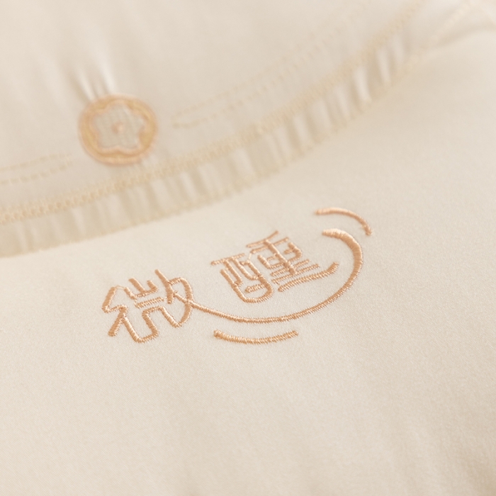 91家纺网 家纺一手货源 找家纺 (总) 多点家居 2023新款莫代尔微醺蚕丝驻颜枕枕头枕芯