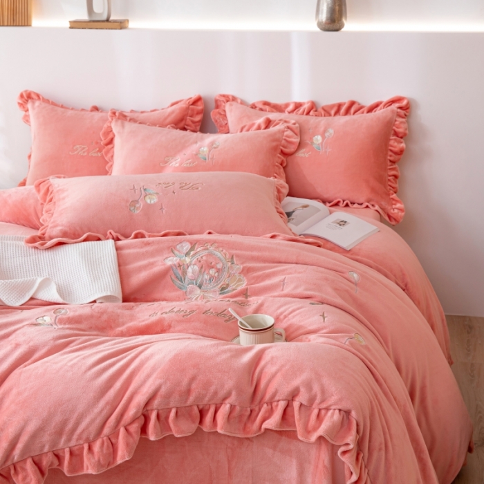 91家纺网 家纺一手货源 找家纺 绒博士 2023新款亲肤保暖240克牛奶绒四件套-郁金香 郁金香 粉色