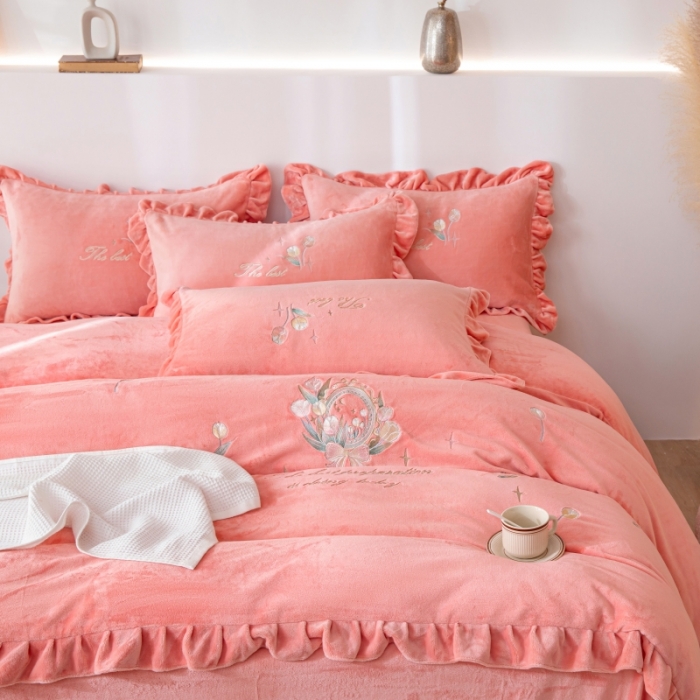 91家纺网 家纺一手货源 找家纺 绒博士 2023新款亲肤保暖240克牛奶绒四件套-郁金香 郁金香 粉色