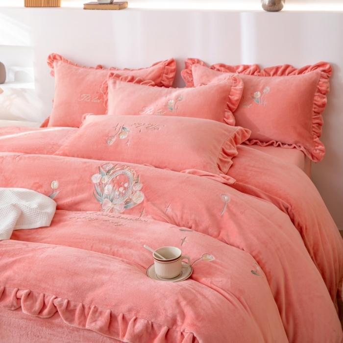 91家纺网 家纺一手货源 找家纺 绒博士 2023新款亲肤保暖240克牛奶绒四件套-郁金香 郁金香 粉色
