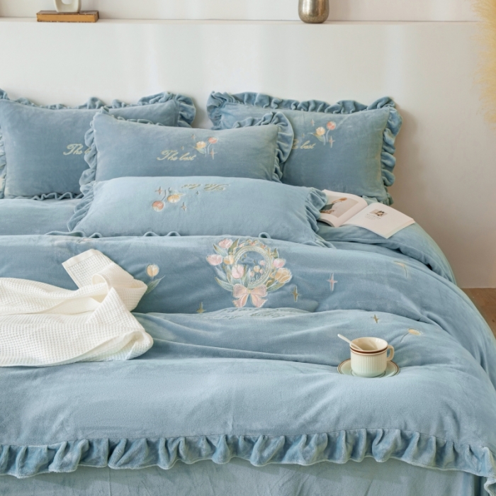 91家纺网 家纺一手货源 找家纺 绒博士 2023新款亲肤保暖240克牛奶绒四件套-郁金香 郁金香 浅蓝