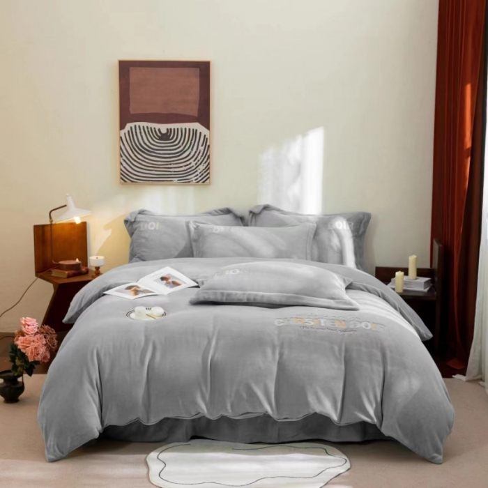 91家纺网 家纺一手货源 找家纺 绒博士 2023新款舒适保暖220克牛奶绒四件套系列 罗拉 灰色