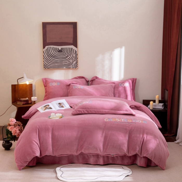 91家纺网 家纺一手货源 找家纺 绒博士 2023新款舒适保暖220克牛奶绒四件套系列 罗拉 豆沙